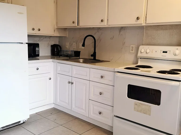 1220 W Florida Ave #20 — Photo 8