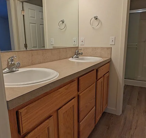 Halsey East Townhomes — Photo 117