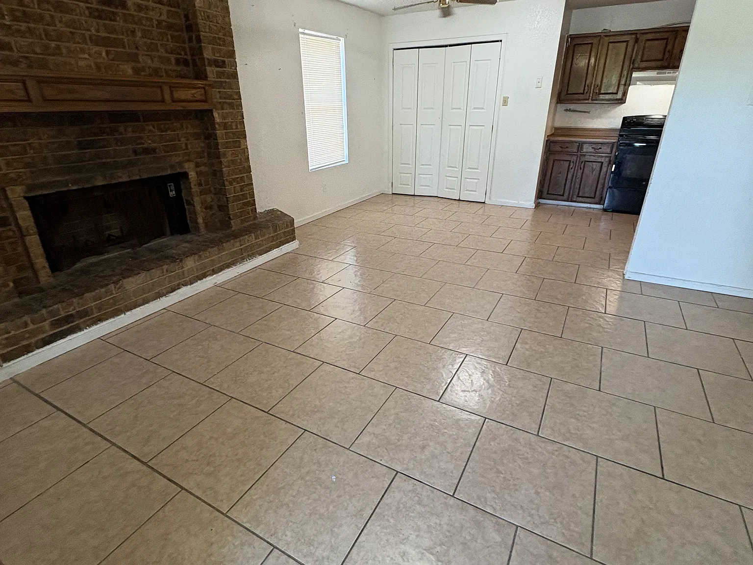 2 bed, 1000 sqft, $1,350 — Photo 4