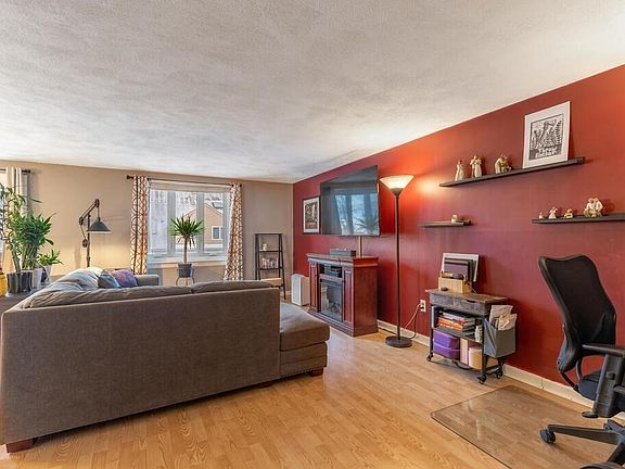 3rd image of 31 Casablanca Ct
