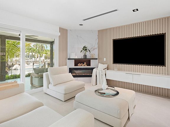 5th image of 2537 SE 10TH Court