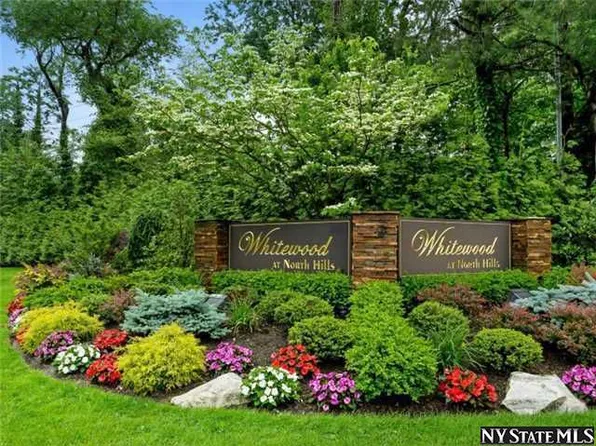 35 Woodland Dr, Roslyn, NY 11576