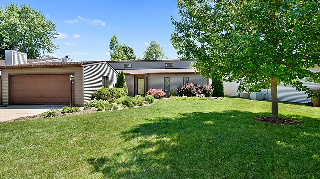 1609 Harbor Point Dr photo 1