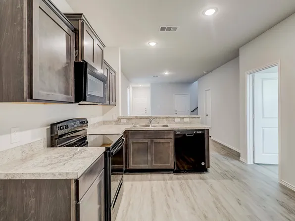 1413 Ester Ln, Ennis, TX 75119