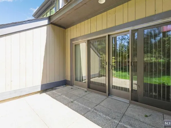 452B Bromley Pl, Wyckoff, NJ 07481