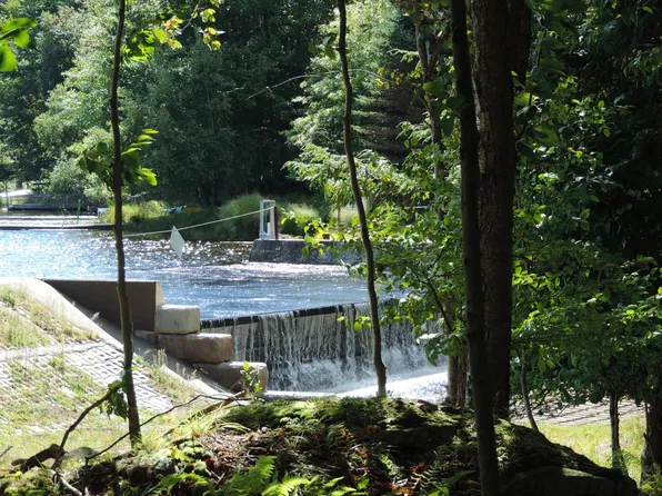 Lake Natalie Dr, Clifton, PA 18424