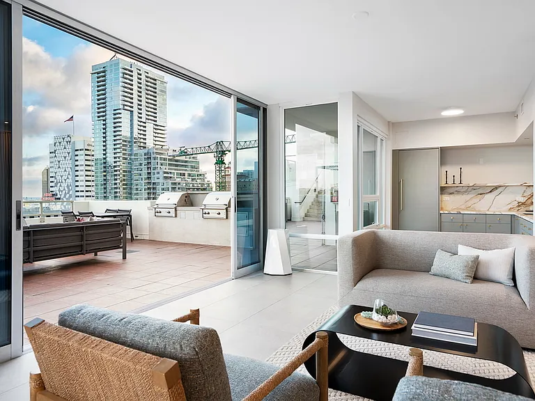 Vantage Pointe — Photo 15