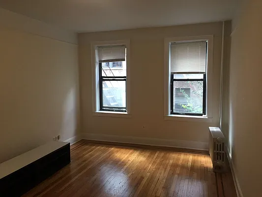 Rented by Metroline Realty | media 23