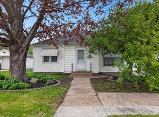 1203 W 1st St, Cedar Falls, IA 50613