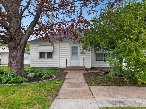 1203 W 1st St, Cedar Falls, IA 50613