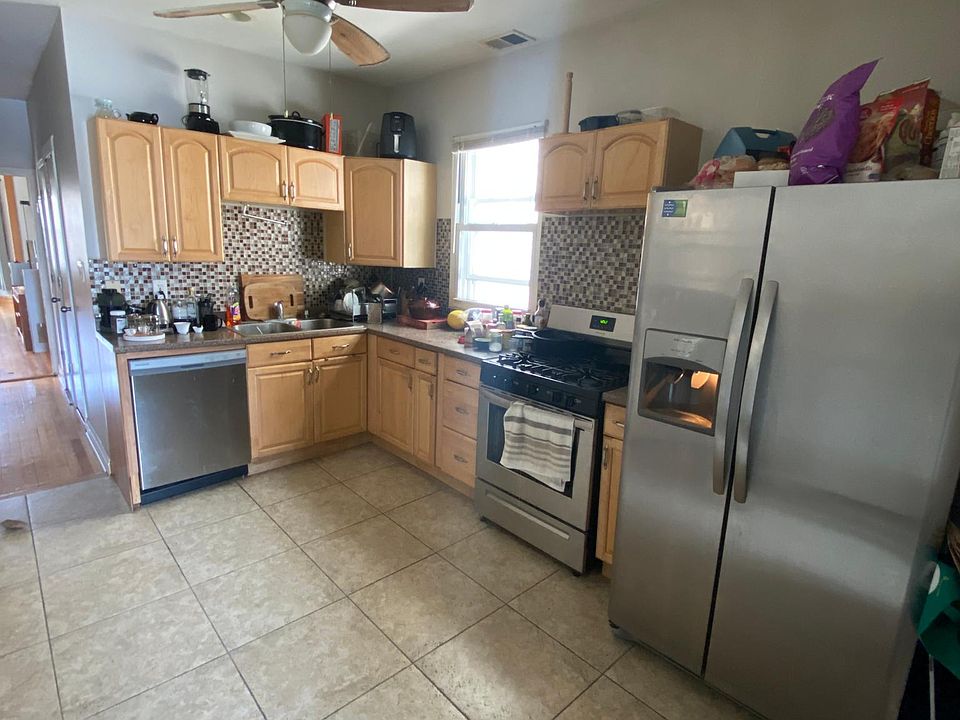 1st image of 2337 N Sacramento Ave #2A