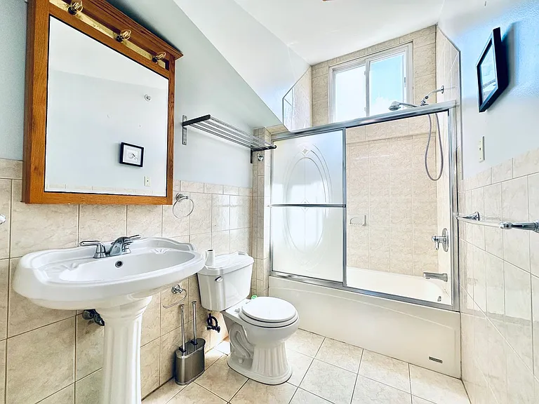 831 Chapel St — Photo 13