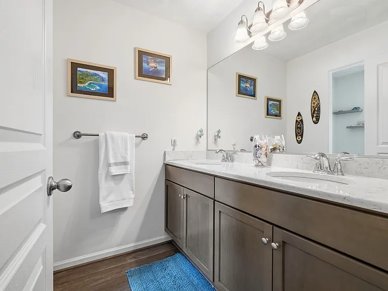 Upstairs Hall Bathroom