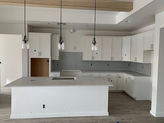 4th image of 83 Confianza St