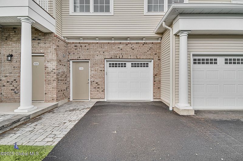 3rd image of 601 Vly Pointe Drive