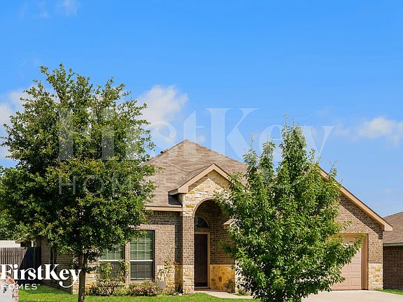 2nd image of 803 Huddleston Ct
