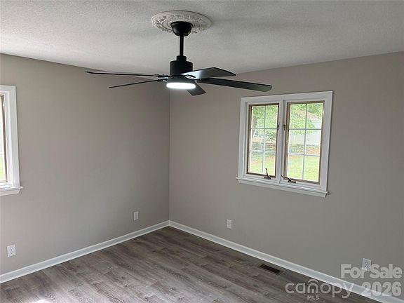 4th image of 803 E 24th St