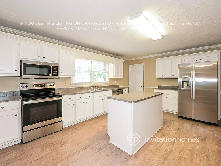 2355 Huntington Dr — Photo 7