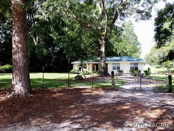 Entry gate from road