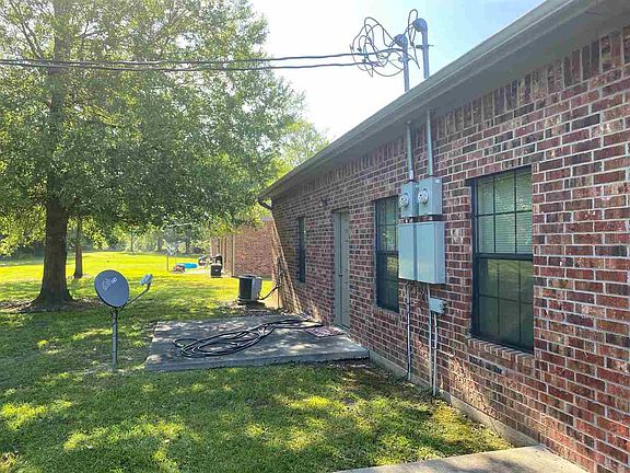 2nd image of 400-414 E Doel Bean St