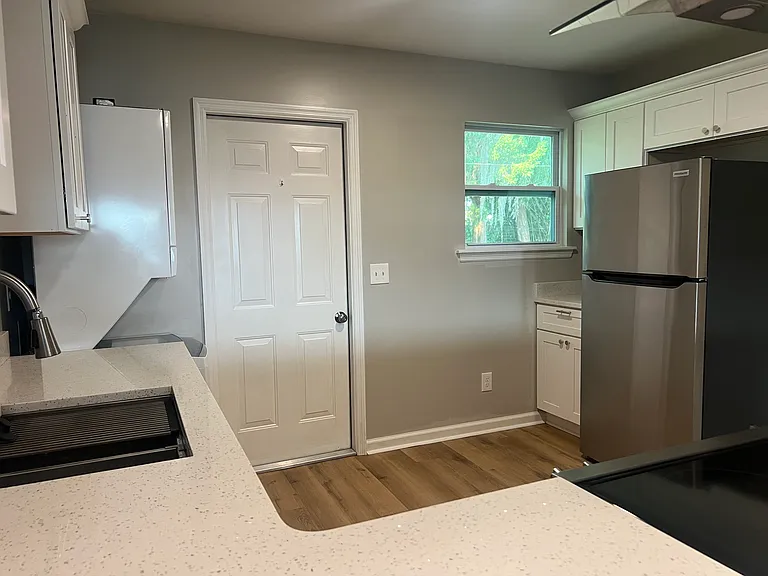 5 E Fairmont Ave #A — Photo 5