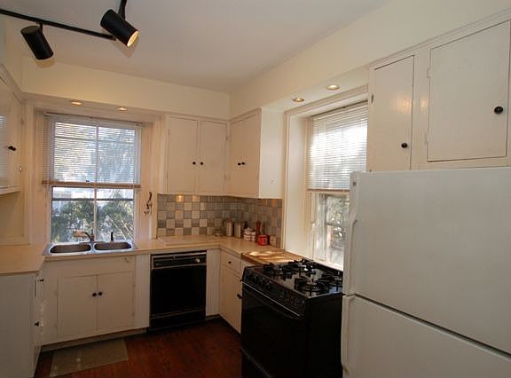 2nd image of 478 Grace Church St