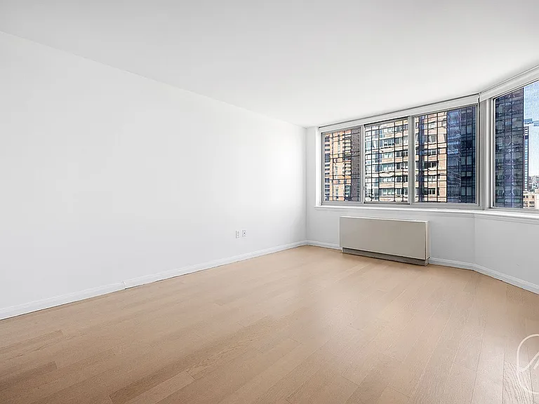 561 10th Ave #44G — Photo 4