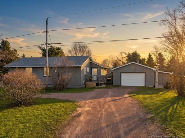 19 Des Lauriers Rd, Beaubassin East, NB E4P 7G8