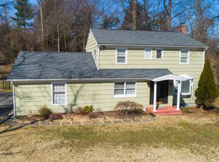 4 Carriage Dr, Norwalk, CT 06850