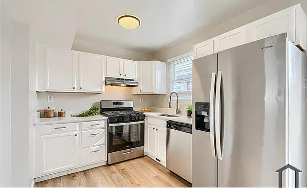 8 King Richard Ct #8 — Photo 5