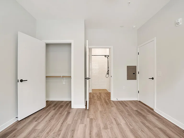 HIGH REFLECTIVE INTERIOR DOORS
