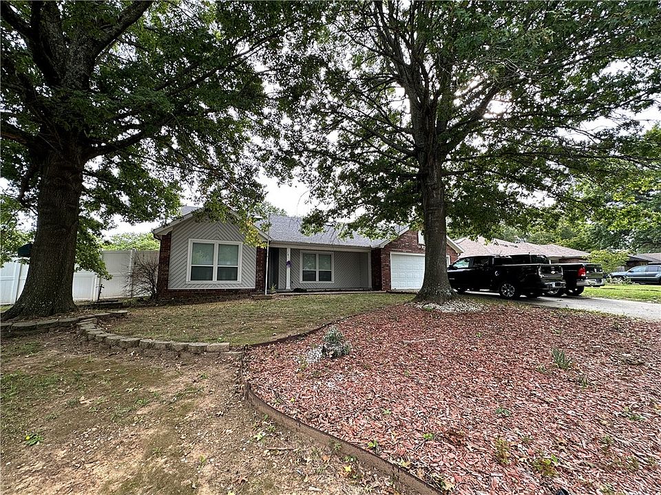 1st image of 1611 E Thornhill Dr