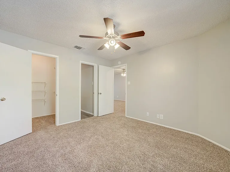 Hidden Oaks Apartments — Photo 77