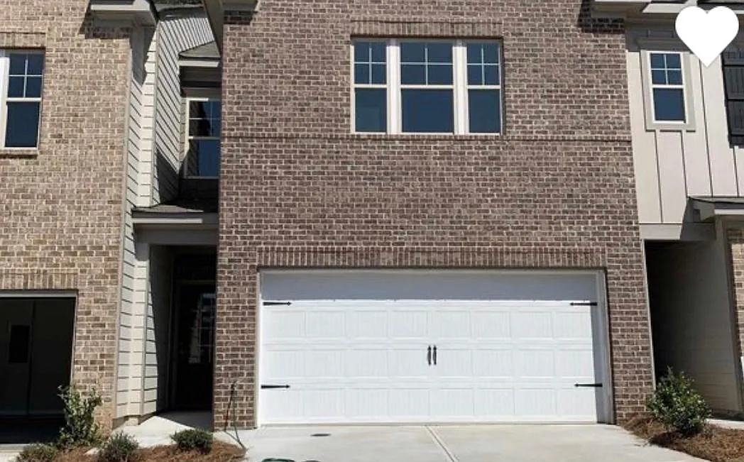 3 bed, 1850 sqft, $2,400 — Photo 2