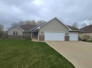 1102 28th St SW, Austin, MN 55912