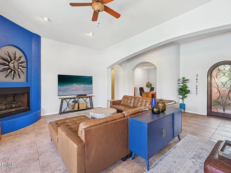 351 N Cloverfield Cir — Photo 16
