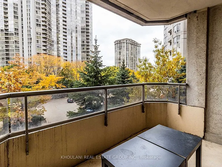 35 Kingsbridge Garden Cir #312 — Photo 30