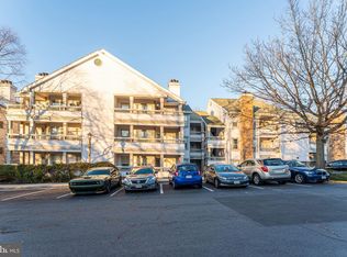 4405 Sedgehurst Dr APT 203, Fairfax, VA 22033