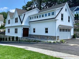 33 Meeker Ct E, Norwalk, CT 06853