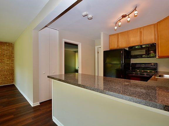 3rd image of 5880 Forest View Rd APT B