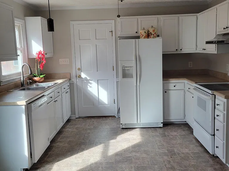 1230 Calla Cir — Photo 3
