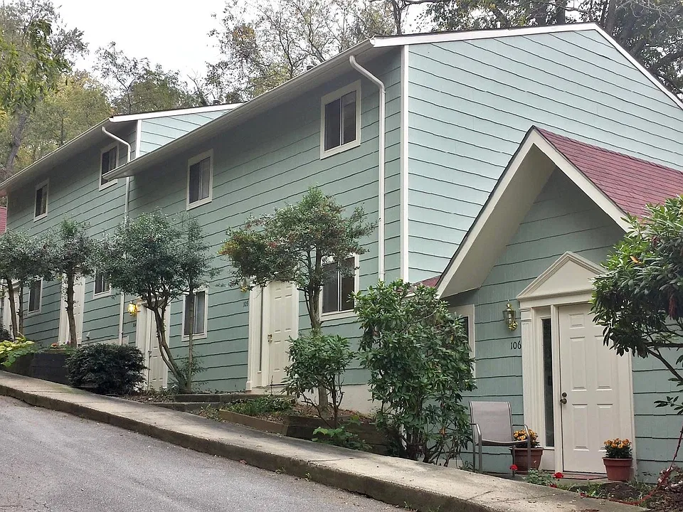 11 Long St #106