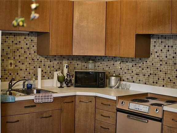 5th image of 305 Southview Dr