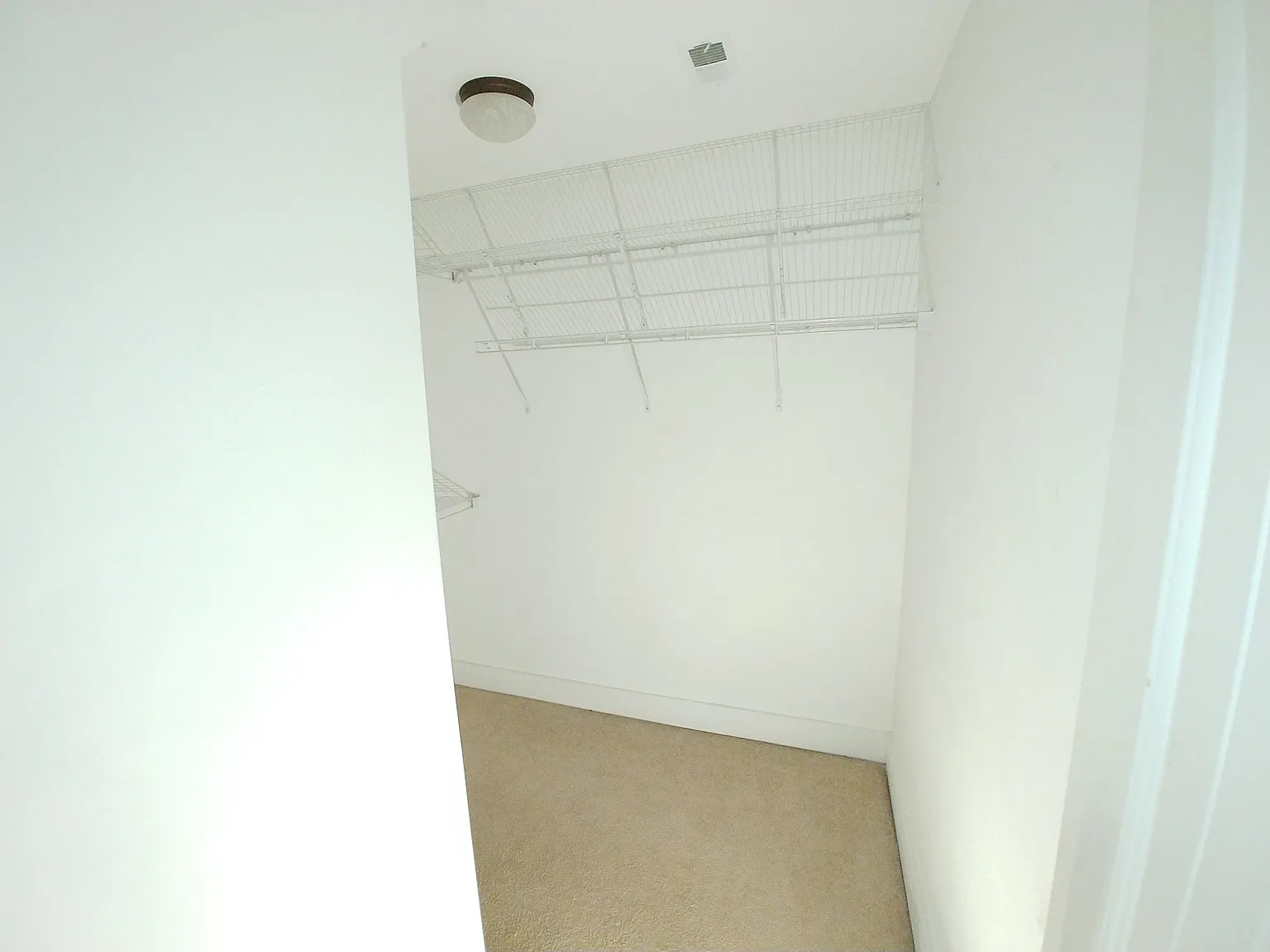 2000 Rossburg Pl — Photo 2