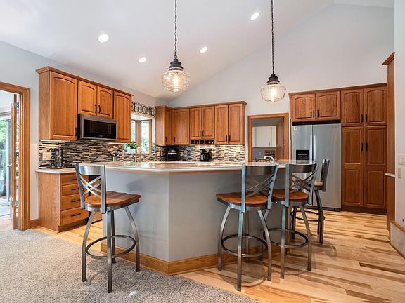 3rd image of 2282 Warner Dr