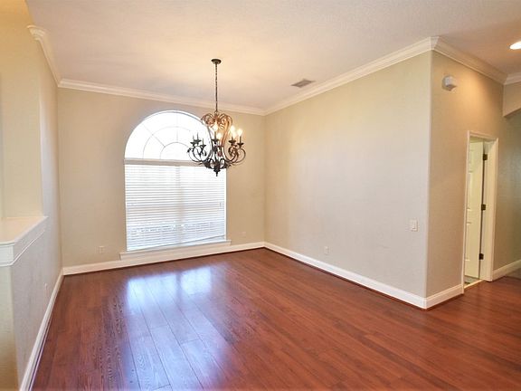 3rd image of 6747 High Knoll Dr