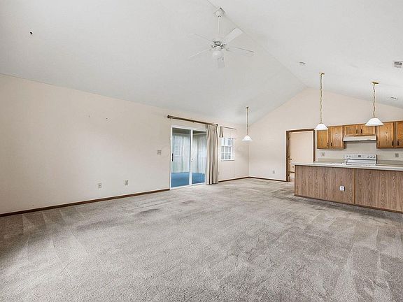 3rd image of 1251 Amberlea Dr E