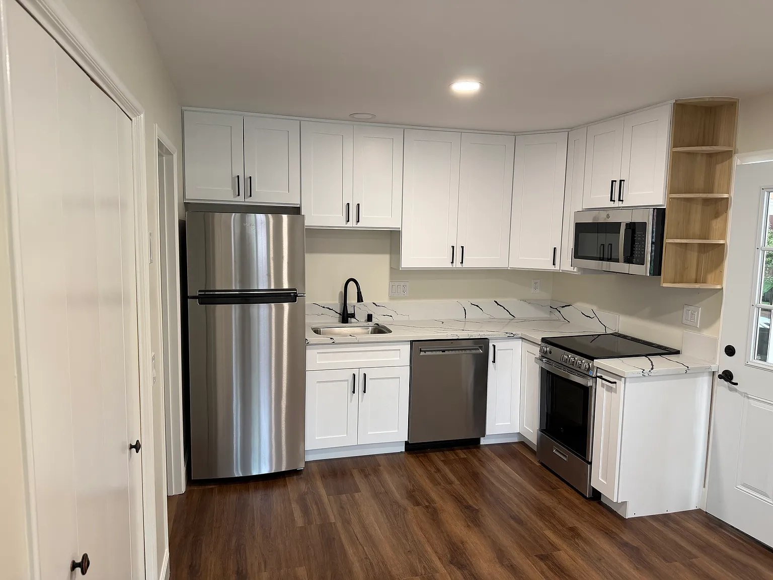Studio, 430 sqft, $2,500 — Photo 2
