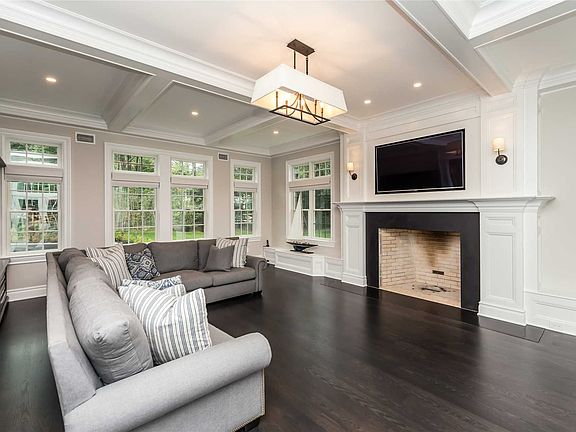 5th image of 11 Westview Dr