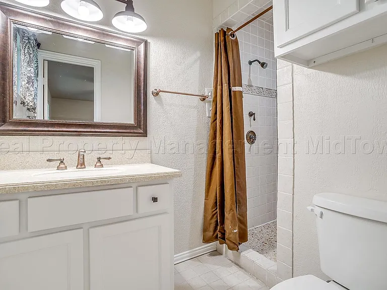 1813 Thomas Pl — Photo 23